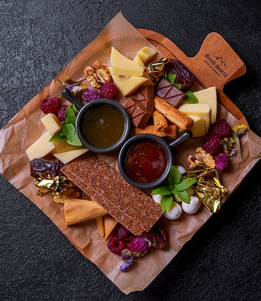 Ассорти кавказских и европейских сыров