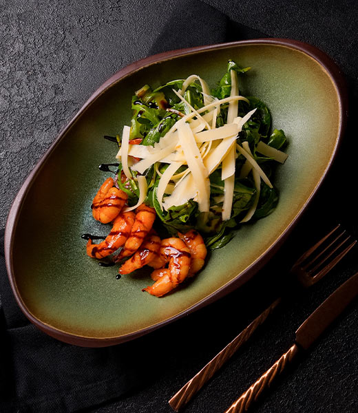 Микс с рукколой и  креветками