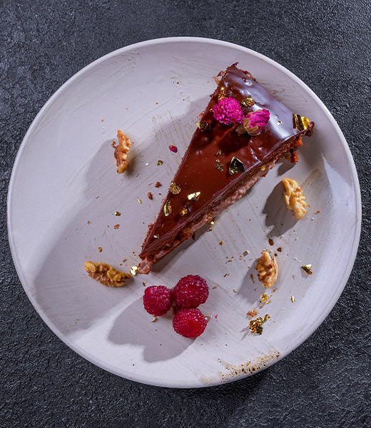 Шоколадный пирог с орехами