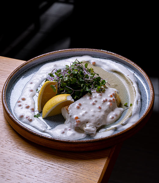 Лойн трески под сливочно-икорным соусом