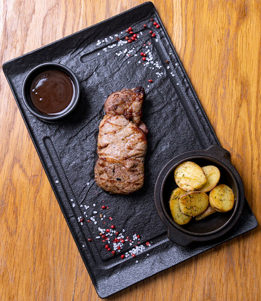 Стейк свинины с картофелем бейби