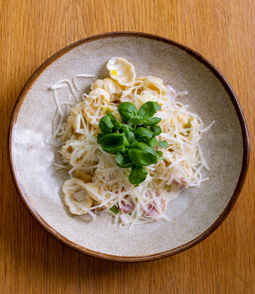 Ньокки с копченой грудинкой