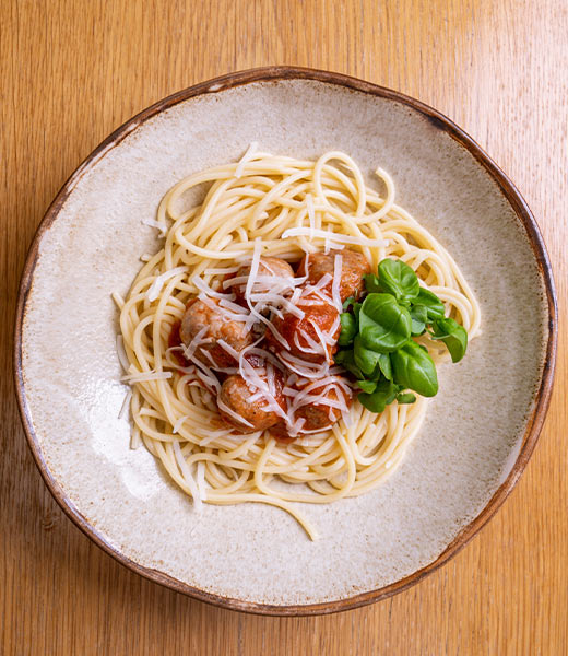 Спагетти с фрикадельками из индейки