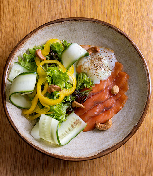 Салат с сёмгой и паштетом